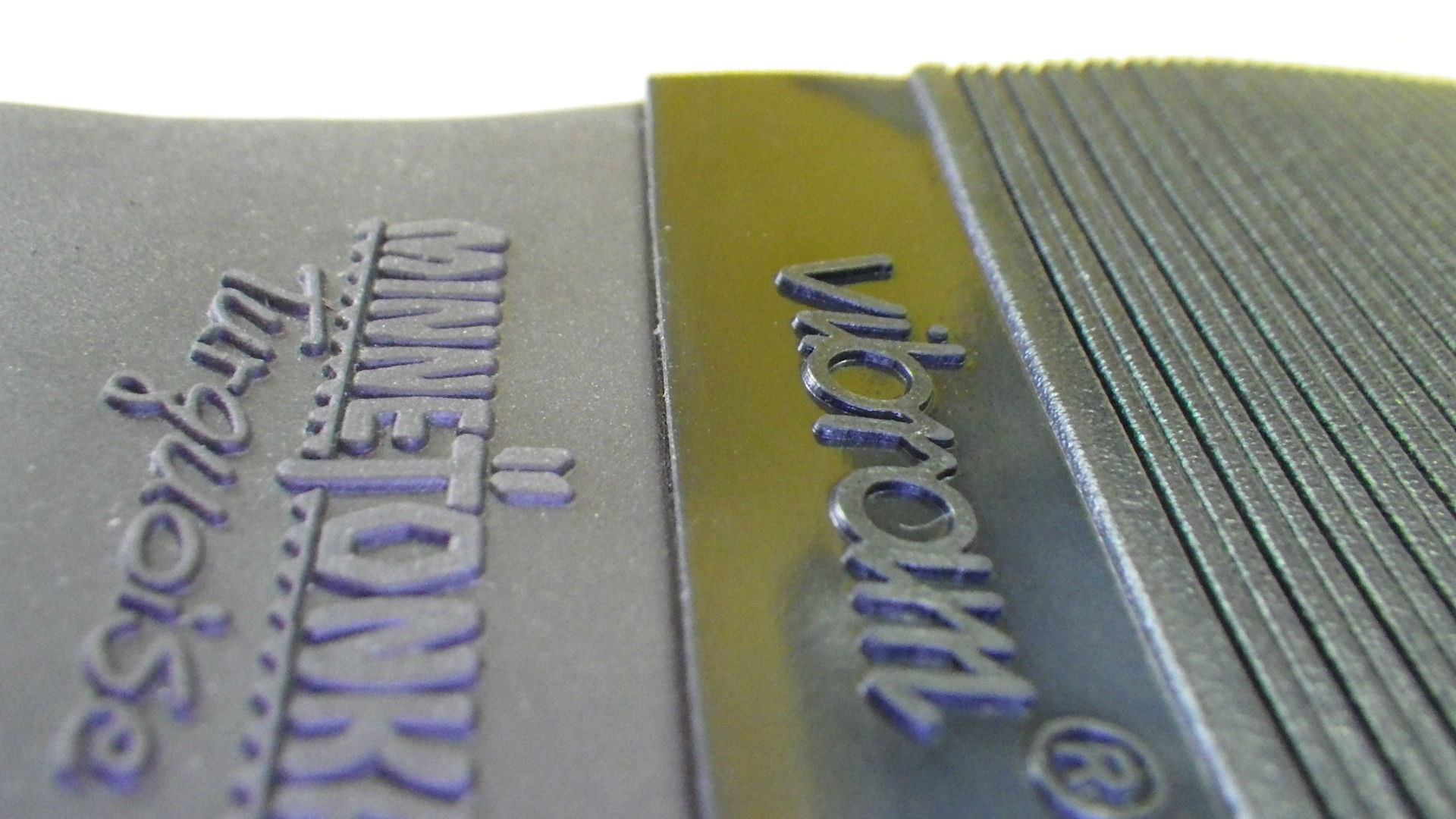 vibramの新たなパーツが、寸分のズレなく接着